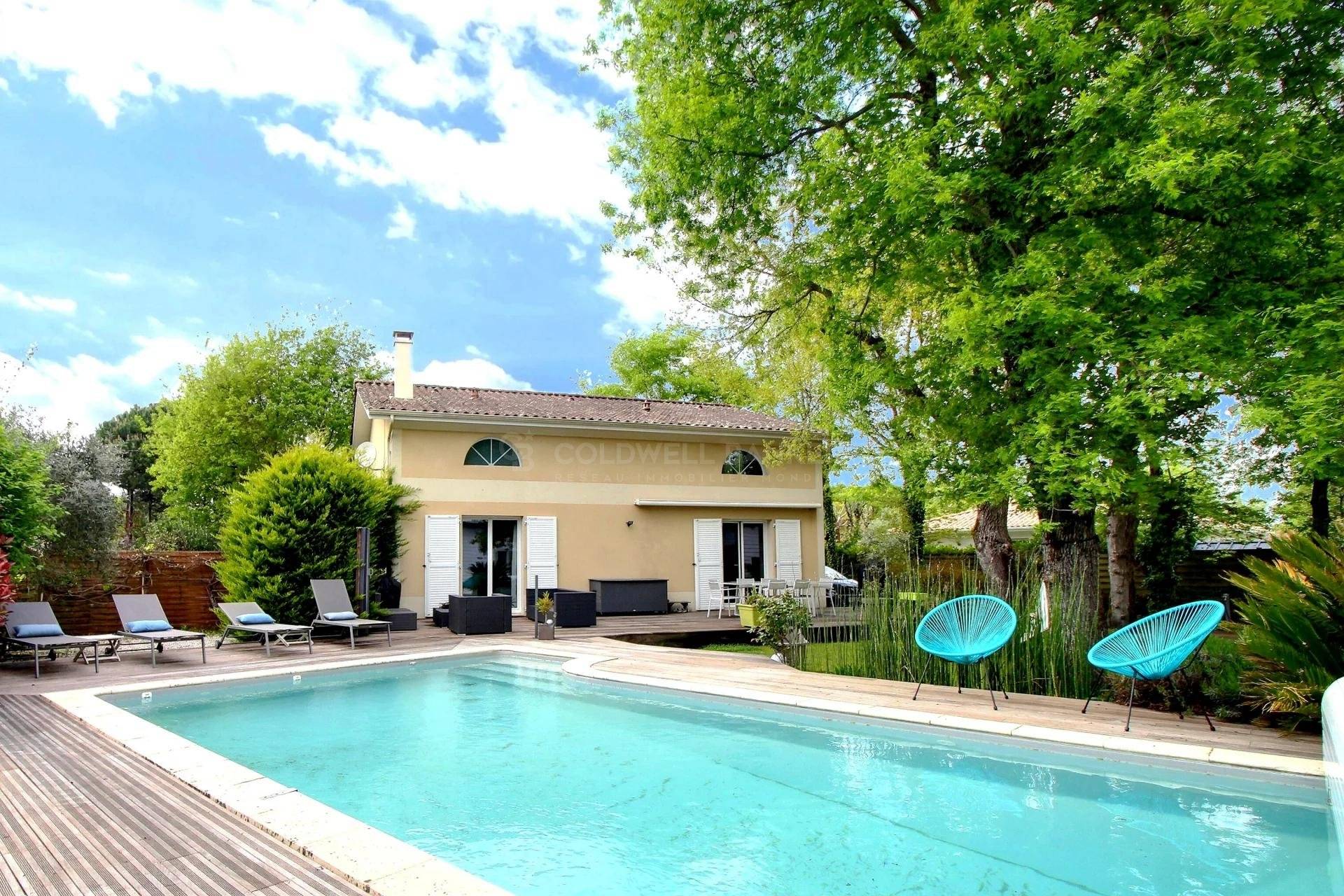 Propriété avec maison moderne et 3 appartements à vendre GUJAN-MESTRAS LA HUME