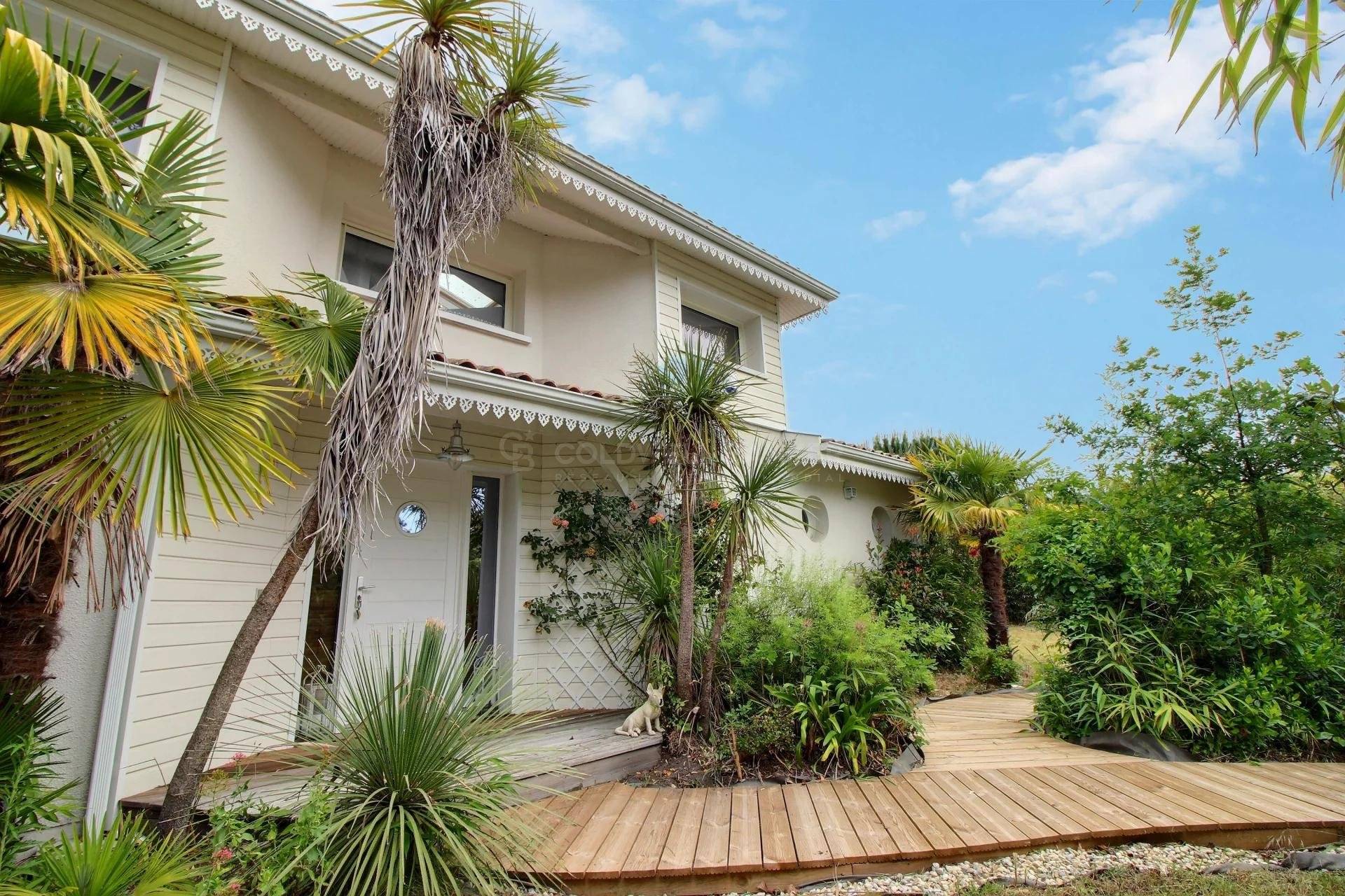 Villa contemporaine familiale avec piscine à vendre LA TESTE-DE-BUCH