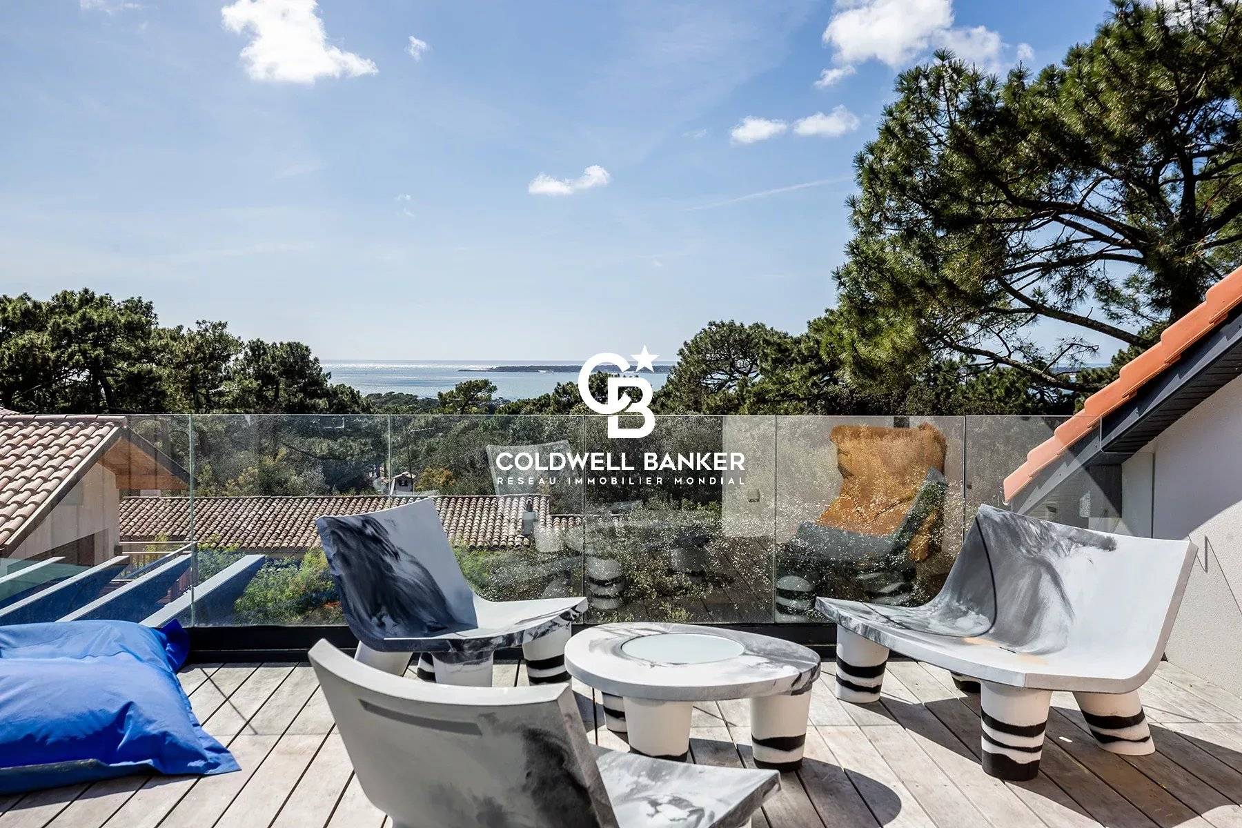 Maison à vendre à Pyla sur Mer proche Moulleau et Cercle de voile – vue bassin, 9 chambres, ascenseur et piscine