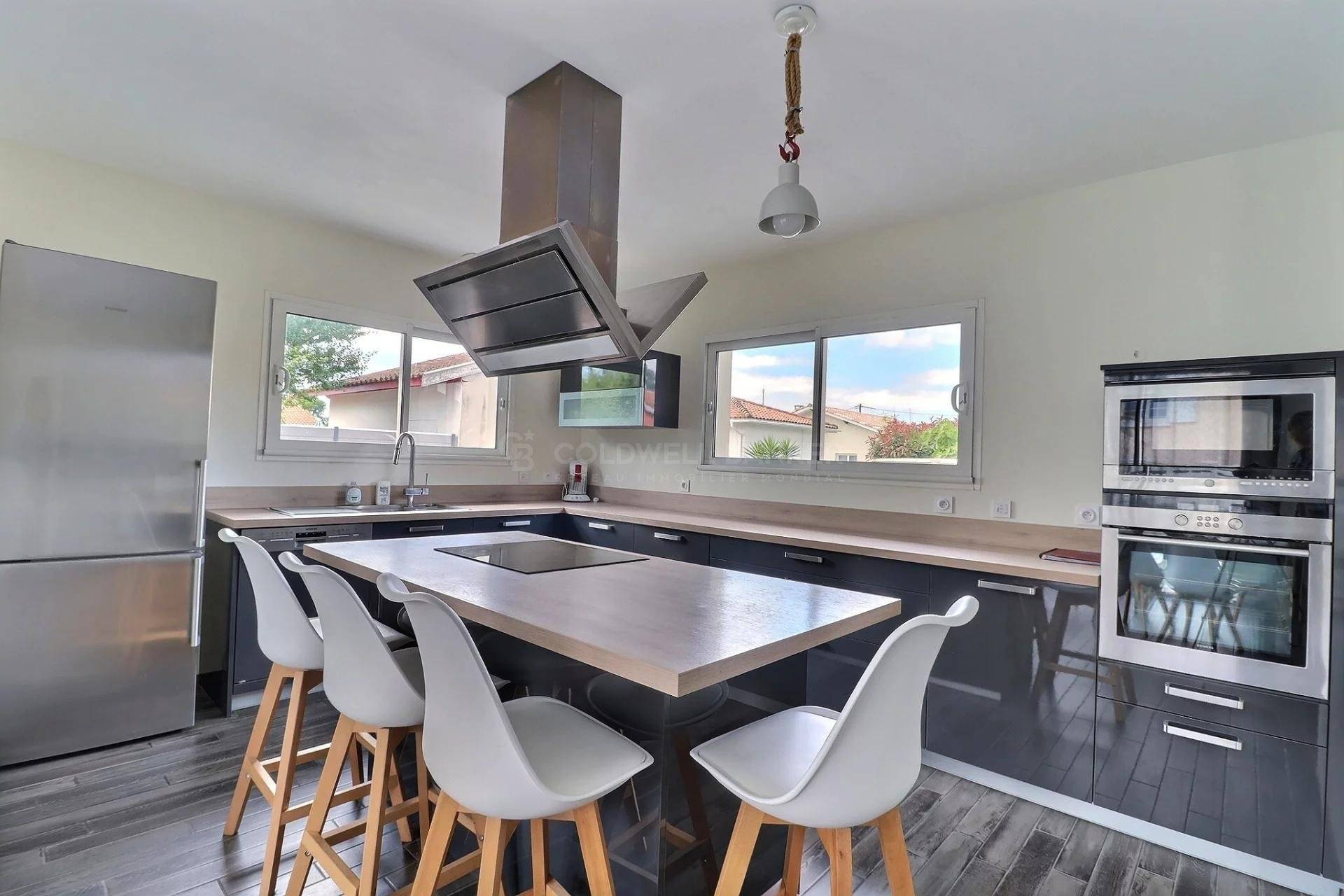 recherche Maison contemporaine avec piscine chauffée à ANDERNOS-LES-BAINS à vendre