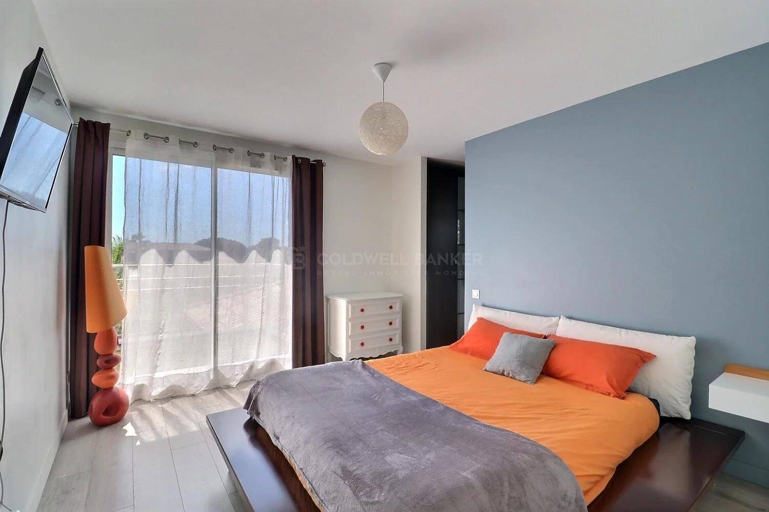 Maison contemporaine avec piscine chauffée à ANDERNOS-LES-BAINS