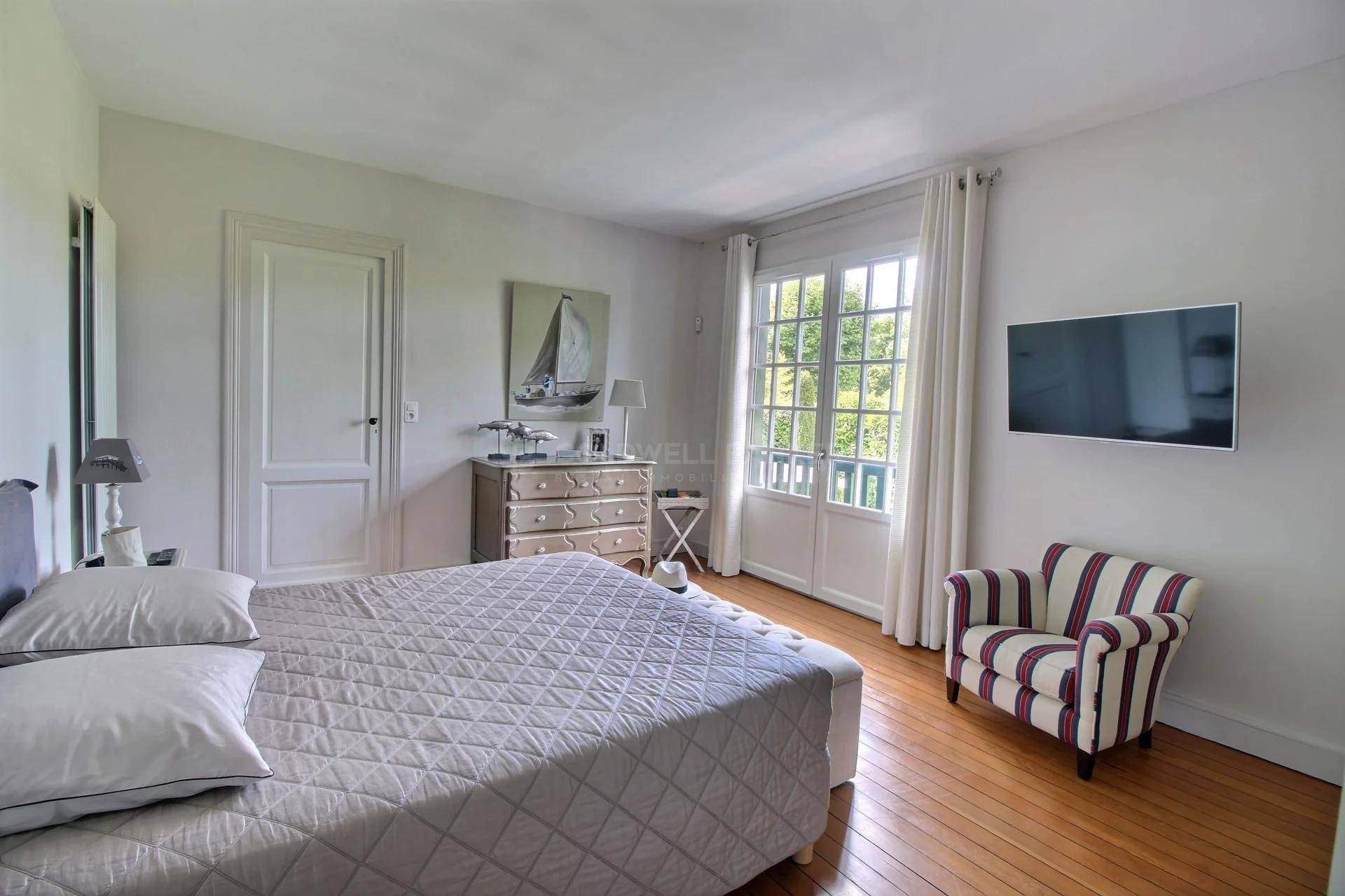 recherche Villa typique avec piscine et terrasses à ARCACHON LE MOULLEAU PROCHE PLAGE