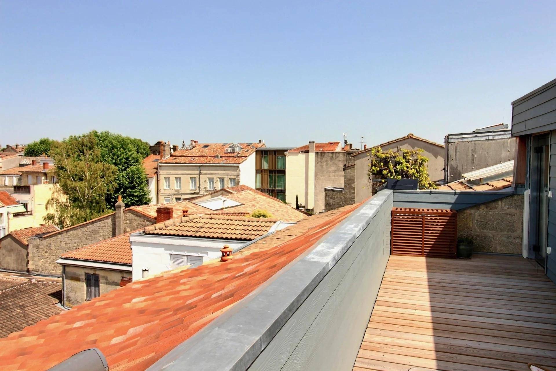 Superbe appartement en duplex avec terrasse panoramique à vendre BORDEAUX PALAIS GALLIEN