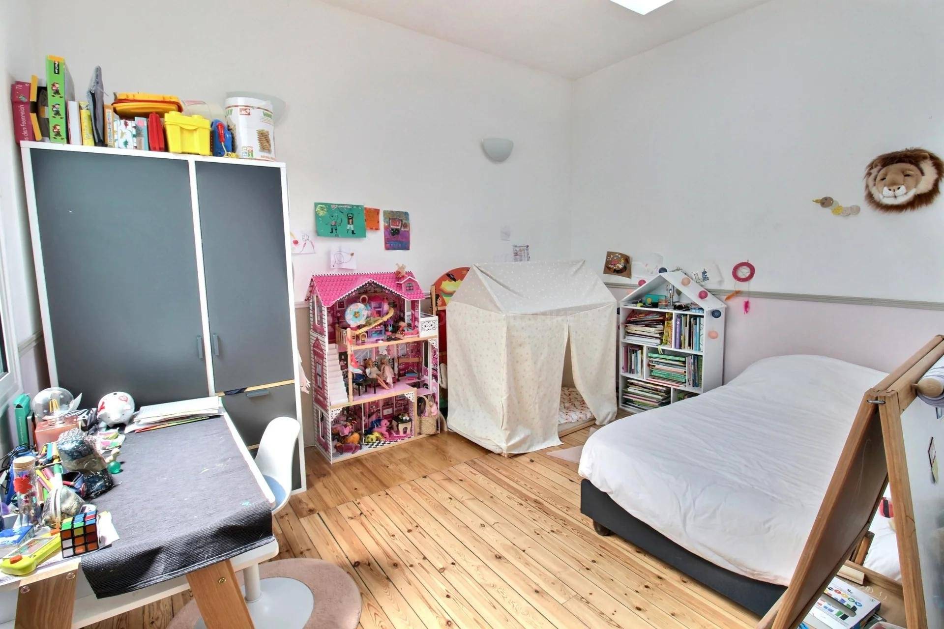 acheter Superbe appartement en duplex avec terrasse panoramique à BORDEAUX PALAIS GALLIEN