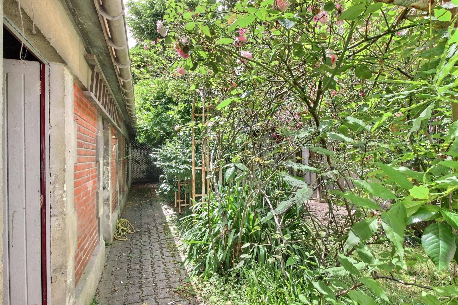 vente Demeure à rafraîchir avec dépendances à BORDEAUX LABOTTIÈRE