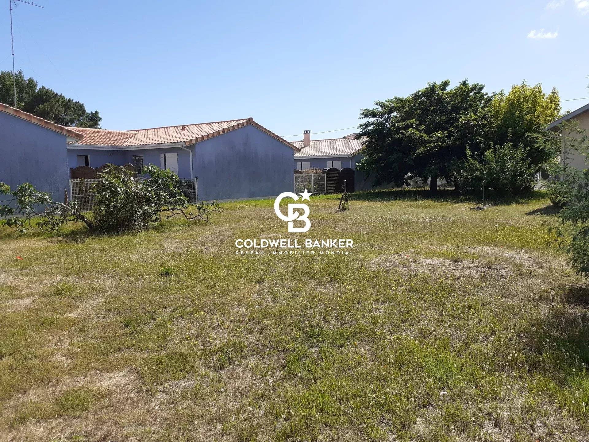 Terrain à vendre à Andernos-les-Bains hyper-centre - 411 m² en fond de parcelle avec projet possible