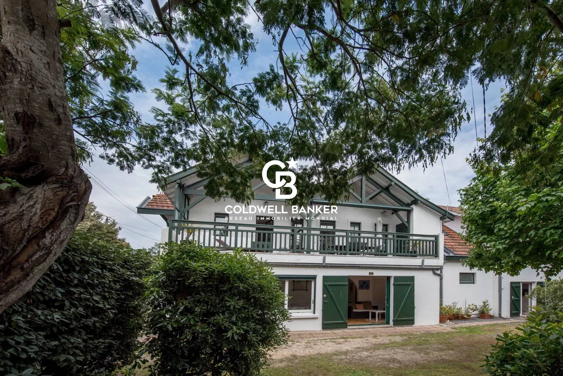 Maison à vendre à Arcachon Pereire - 272 m2, 3 appartements, plage à pied