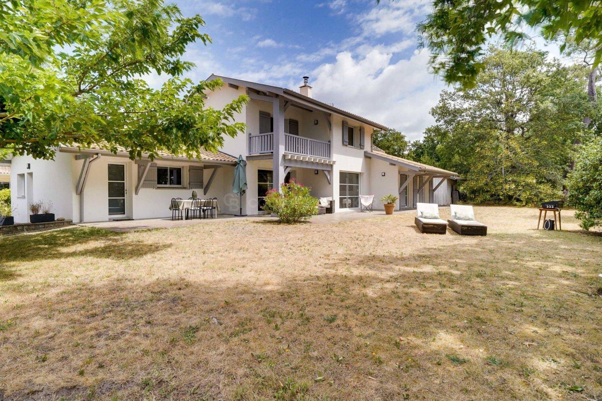 Villa traditionnelle rénovée en première ligne - Taussat