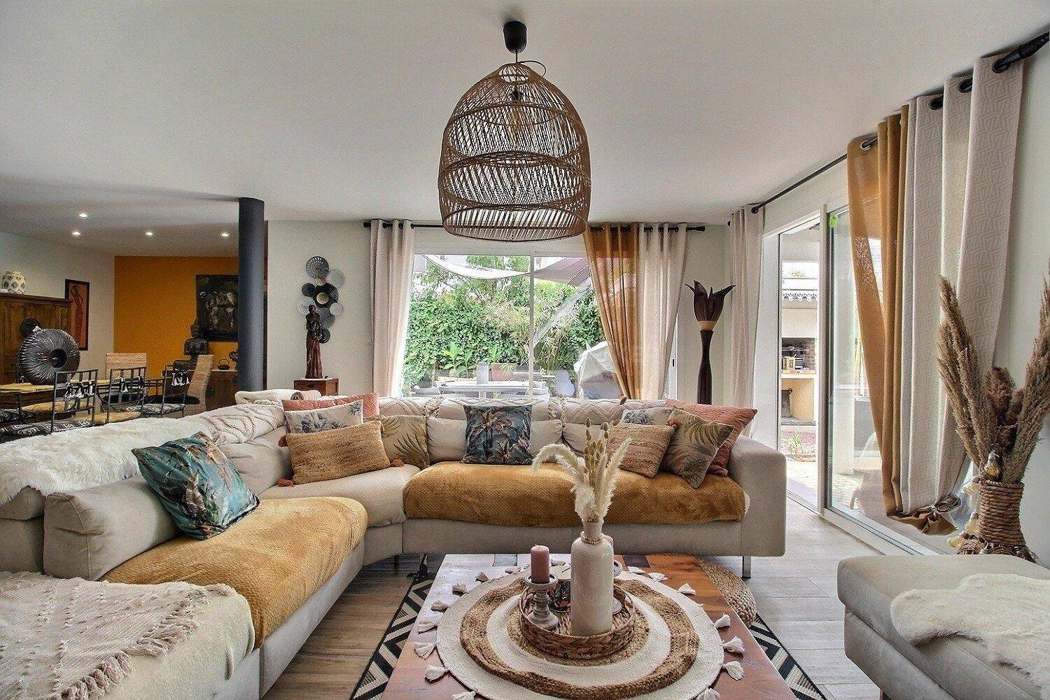 Grande villa contemporaine avec piscine - Arès