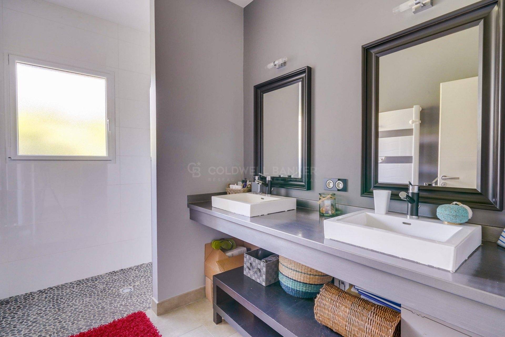 Maison contemporaine de plain pied avec terrain piscinable - Andernos-les-Bains