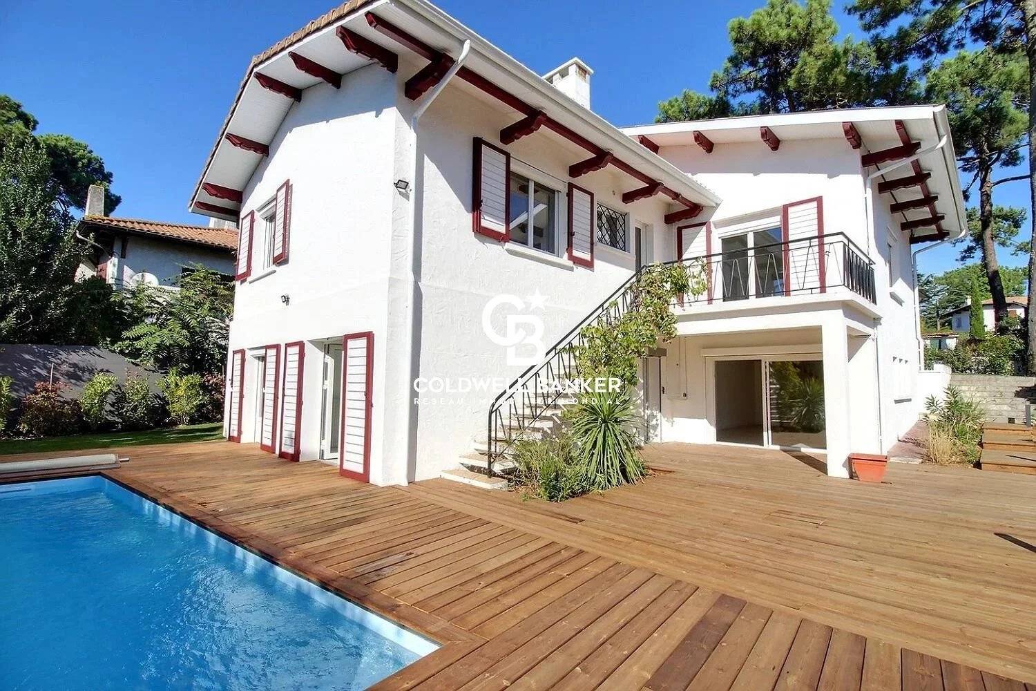 Villa rénovée avec piscine à vendre Arcachon Abatilles 