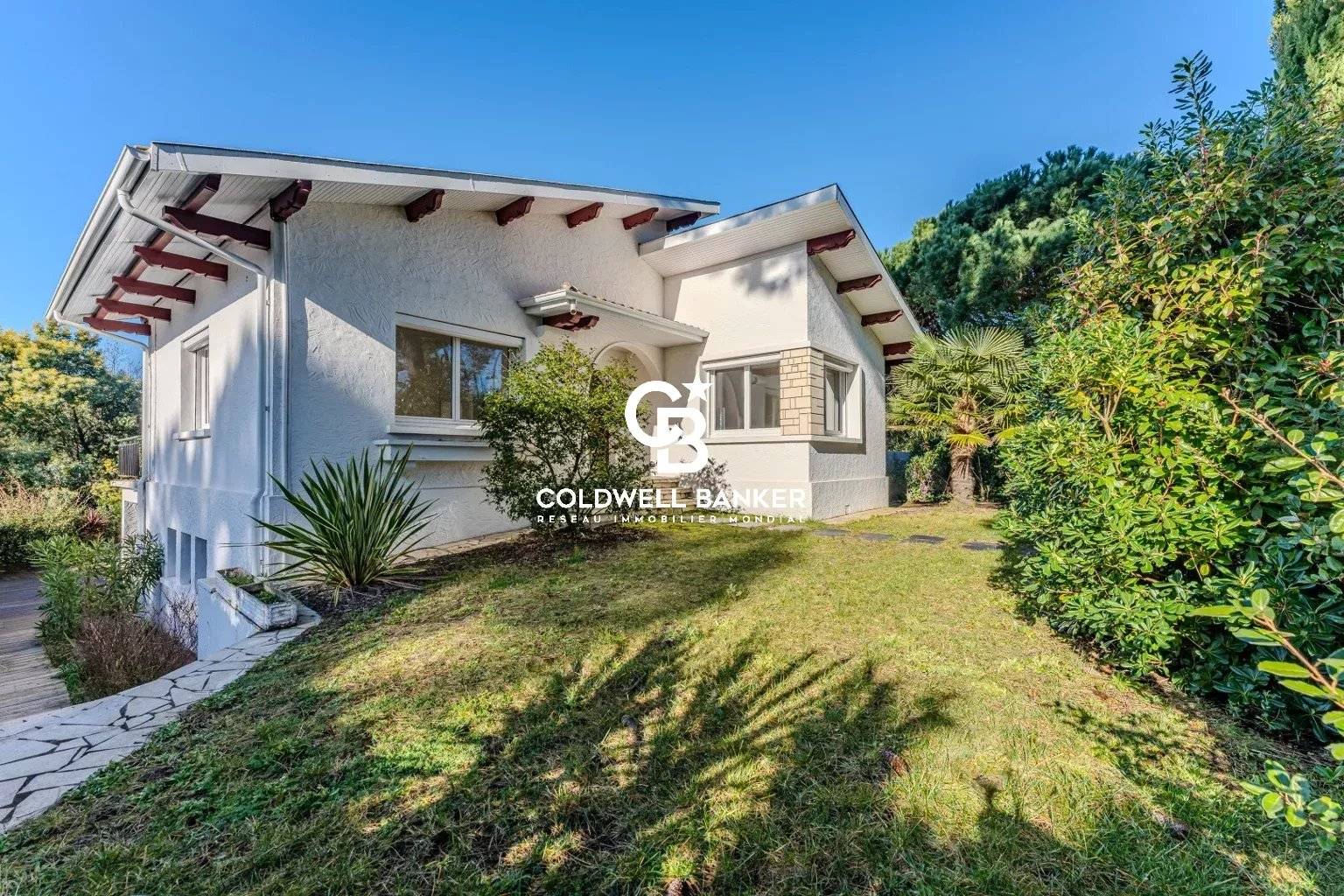 Maison à vendre Arcachon Abatilles - villa rénovée avec piscine et jardin paysagé