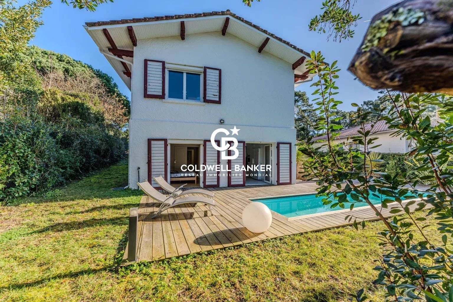 Maison à vendre Arcachon Abatilles - villa rénovée avec piscine et jardin paysagé