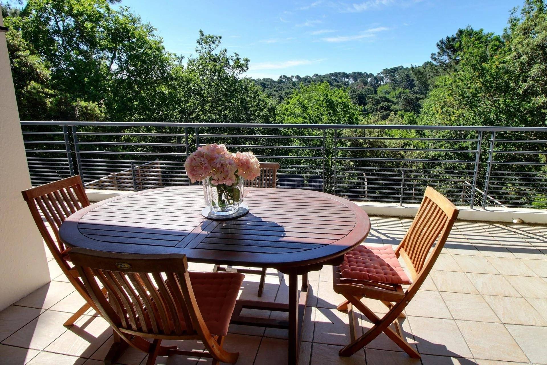 Grande villa d'architecte à 200 mètres de la plage prestations haut de gamme - Arcachon Centre ville