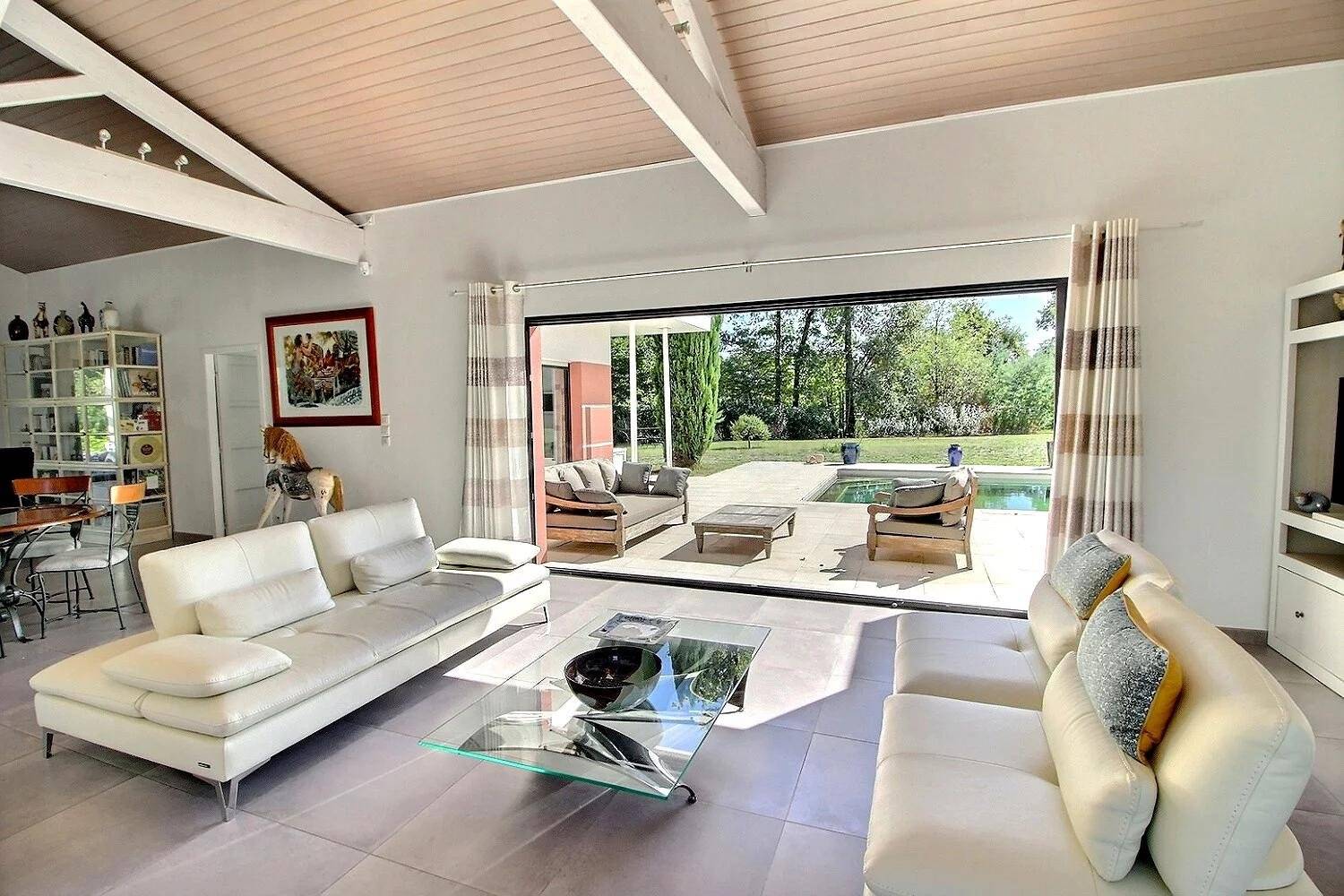 Villa familiale de standing avec piscine et grand terrain - proche Bordeaux Pompignac