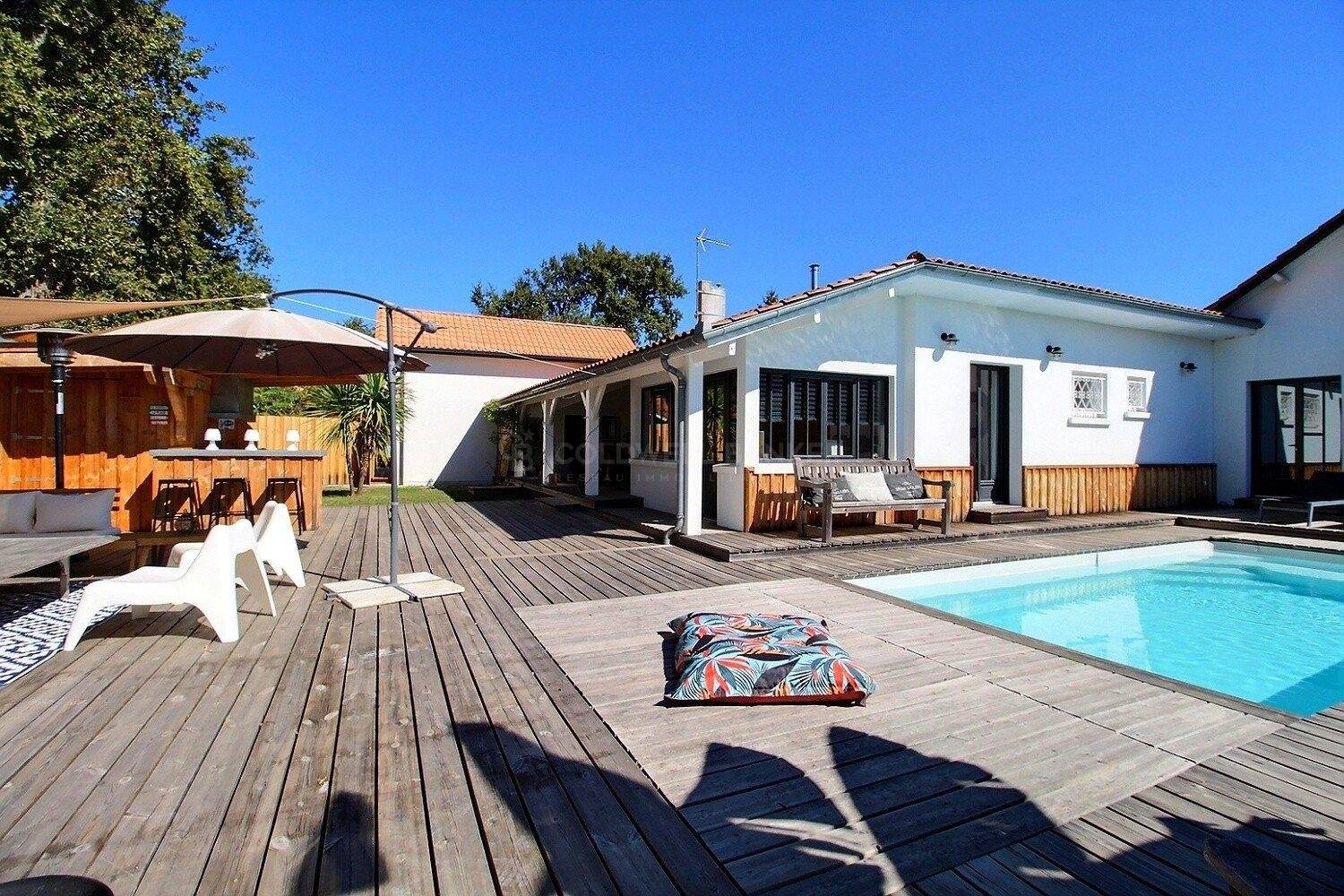 Villa rénovée avec piscine et dépendance - Andernos-les-Bains