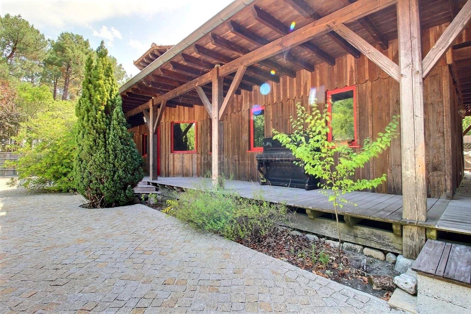 Propriété de trois maisons en bois dans la forêt - Andernos-les-Bains