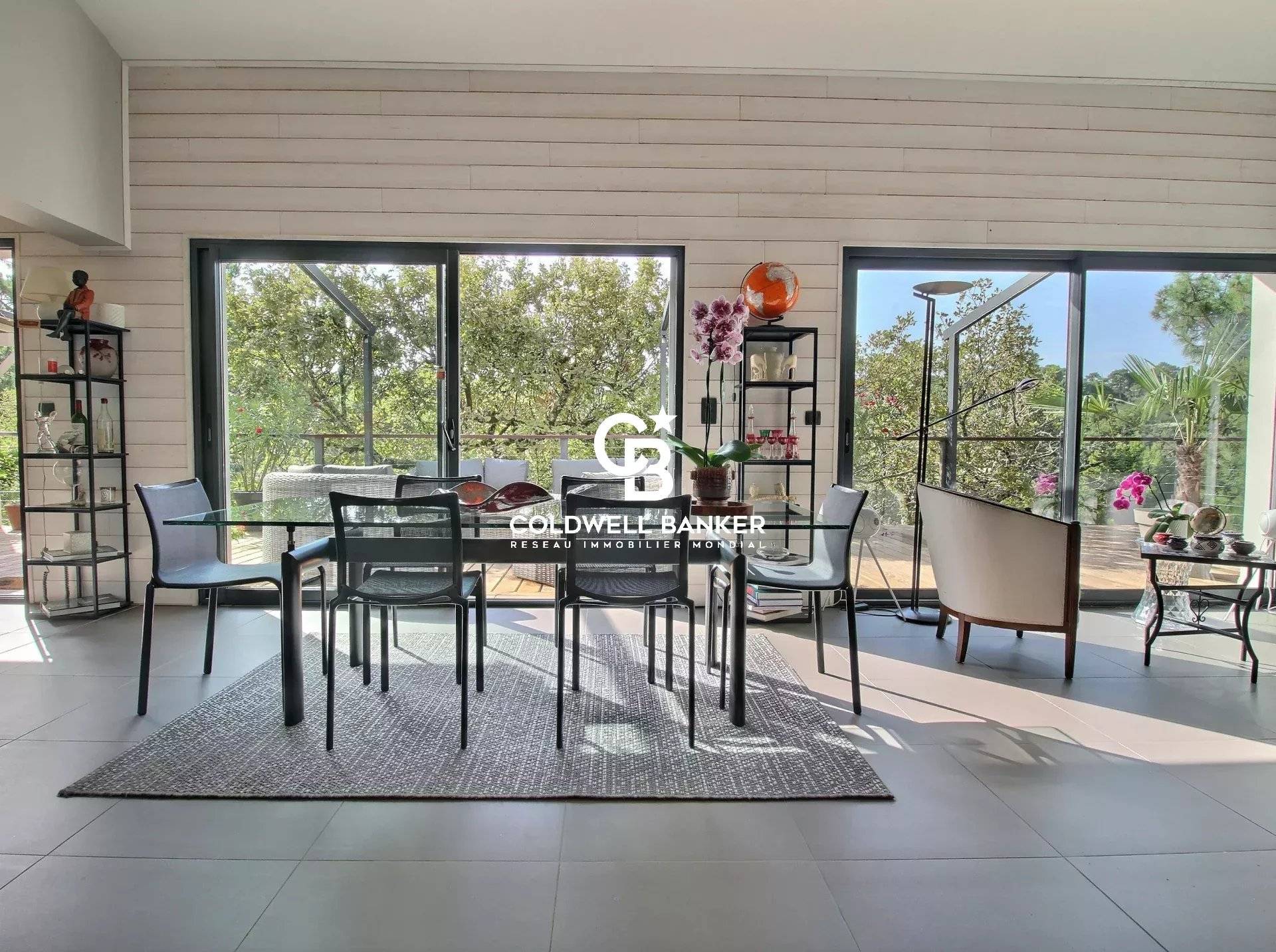 Maison à vendre à Arcachon Abatilles - contemporaine, vue pinède et terrasses ensoleillées
