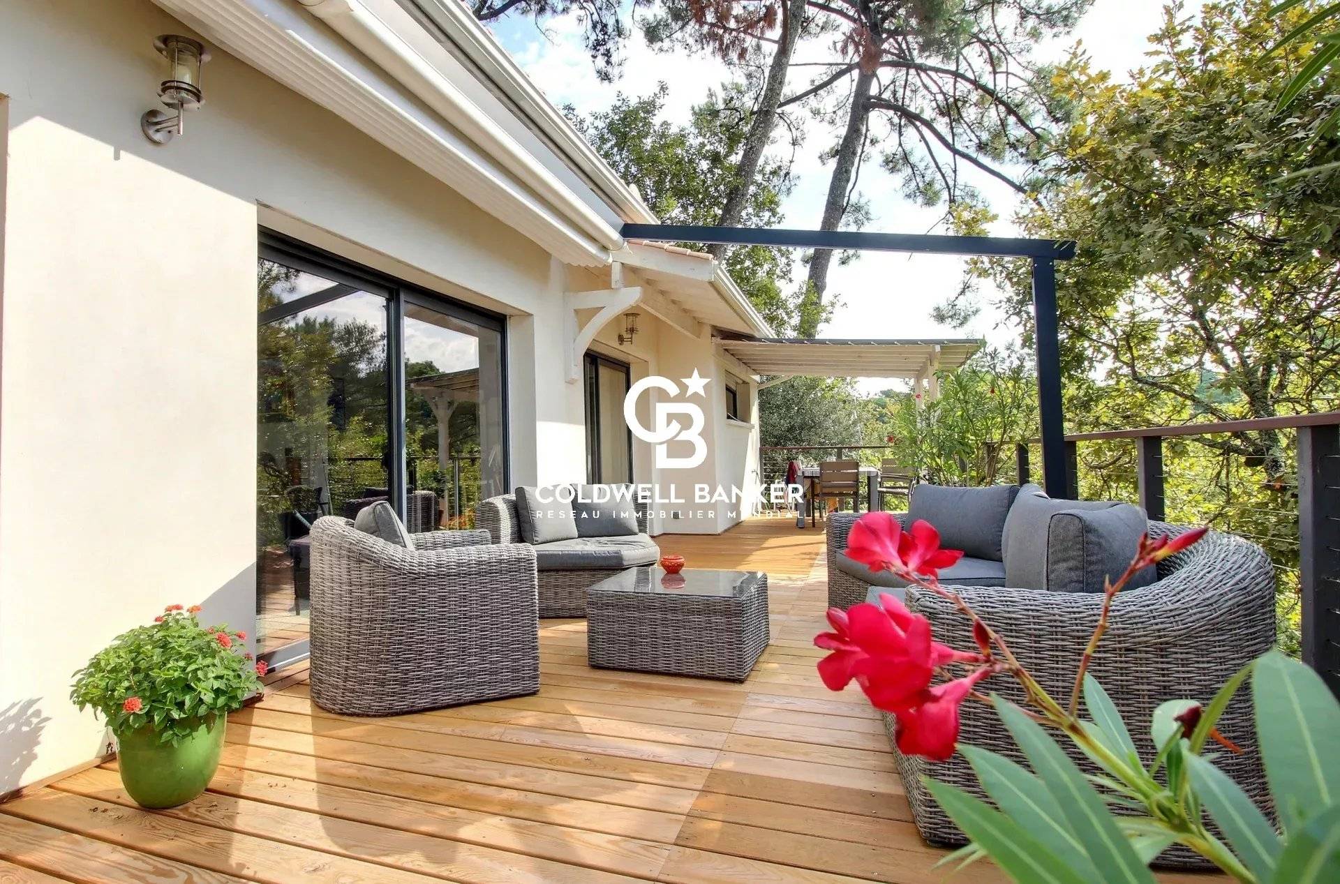 Maison à vendre à Arcachon Abatilles - contemporaine, vue pinède et terrasses ensoleillées