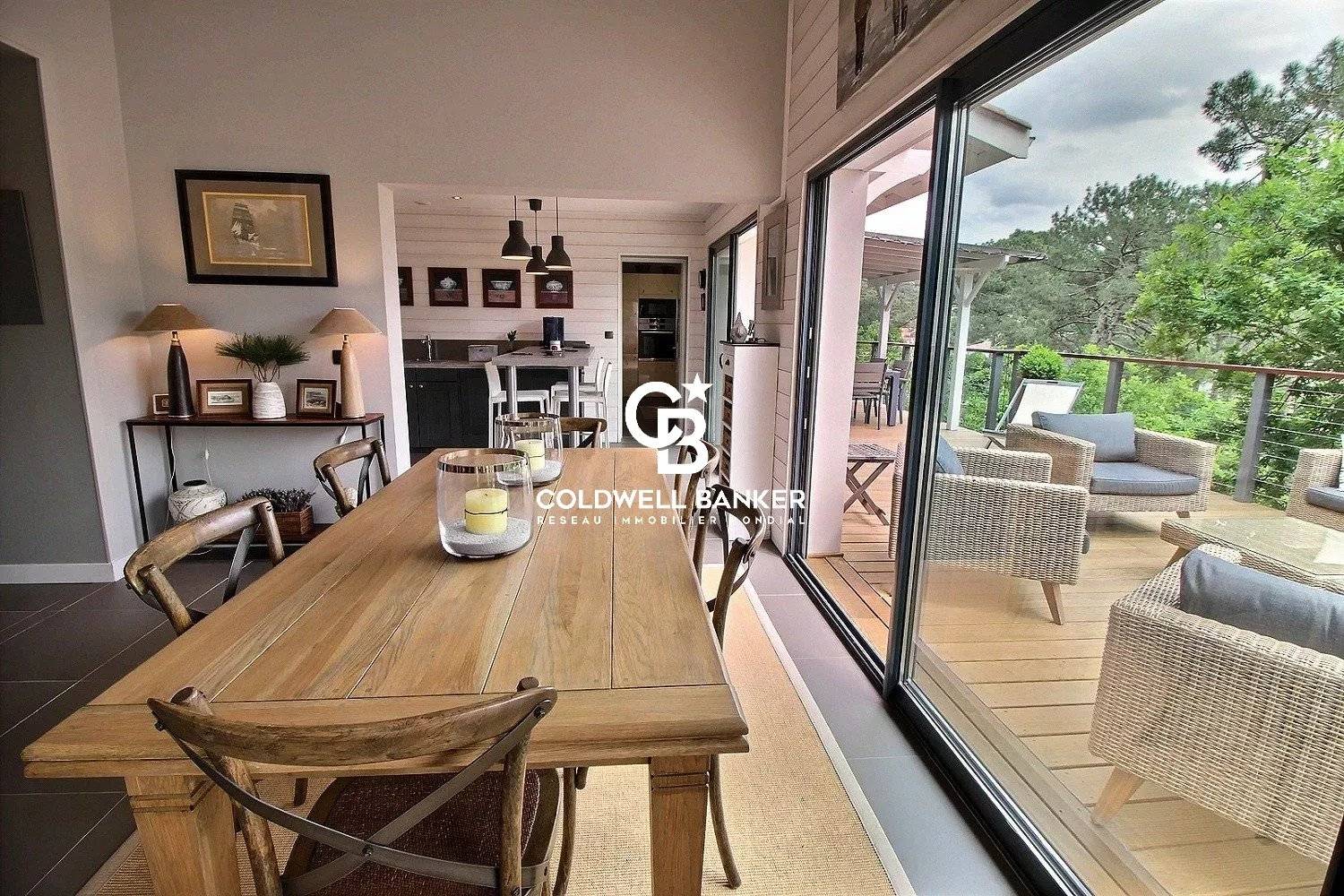 Maison à vendre à Arcachon Abatilles - contemporaine, vue pinède et terrasses ensoleillées