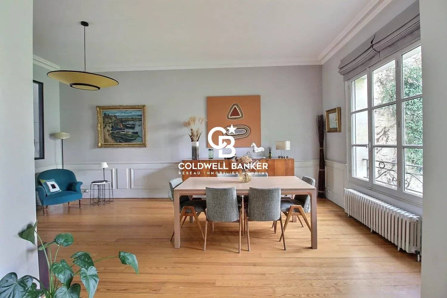 Maison familiale en pierre à vendre à Bordeaux Jardin Public - jardin de 180 m², dépendance et garage 