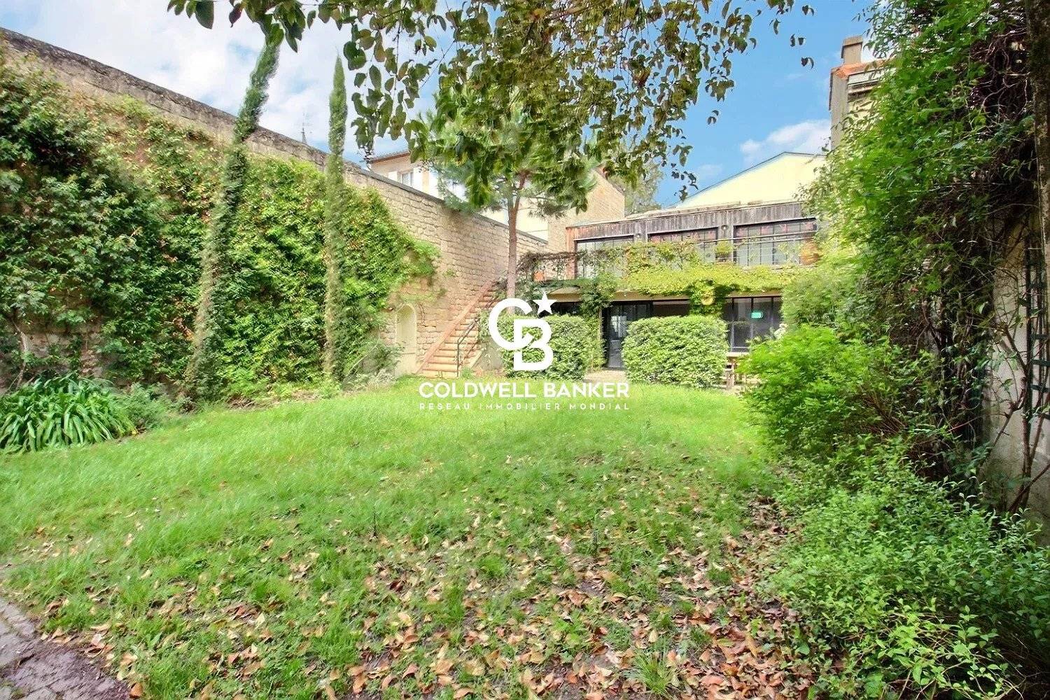 Maison familiale en pierre à vendre à Bordeaux Jardin Public - jardin de 180 m², dépendance et garage 