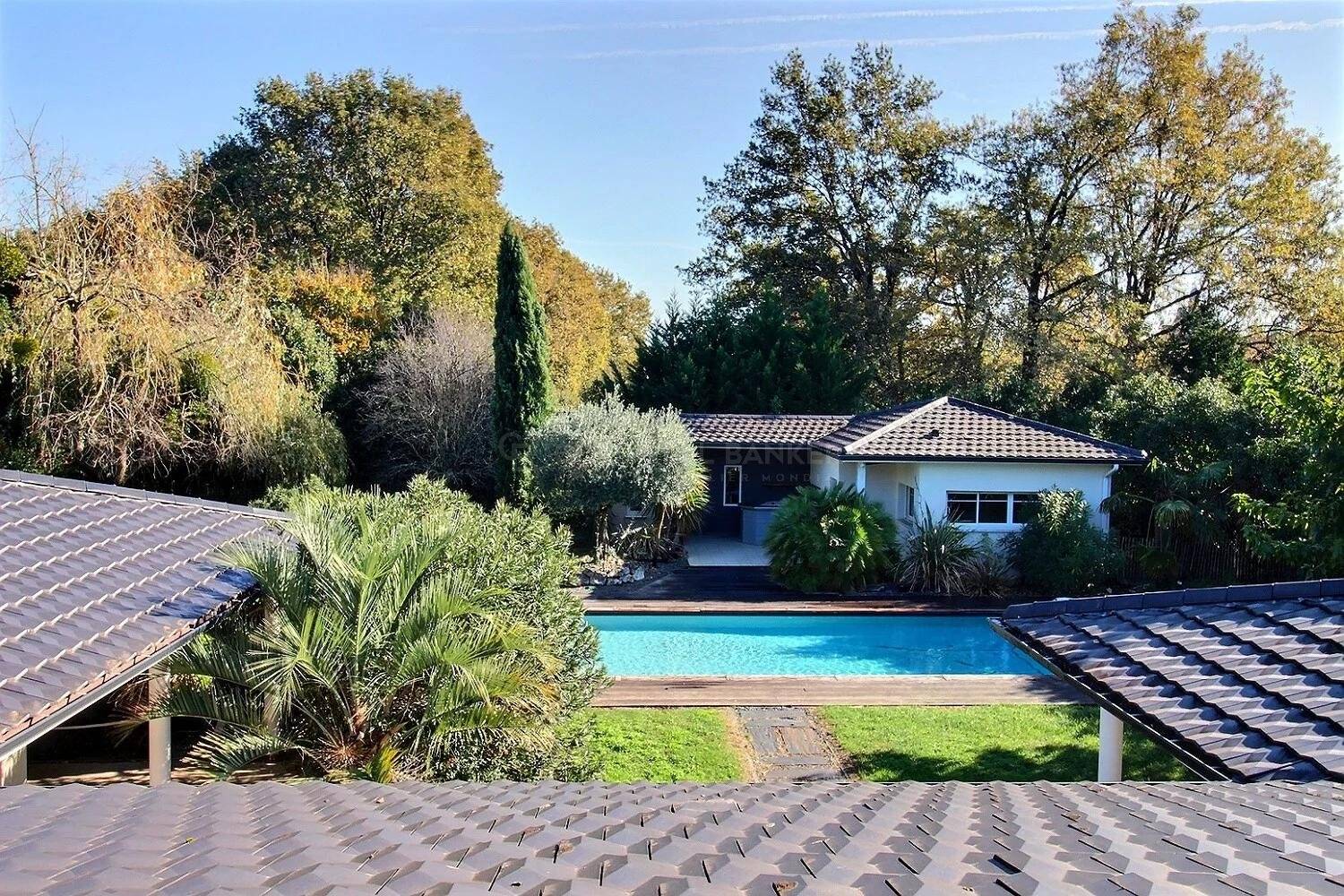 Maison à vendre proche Bordeaux, Eysines - contemporaine avec piscine et 5 suites