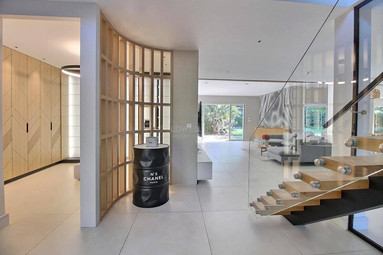 Maison à vendre proche Bordeaux, Eysines - contemporaine avec piscine et 5 suites