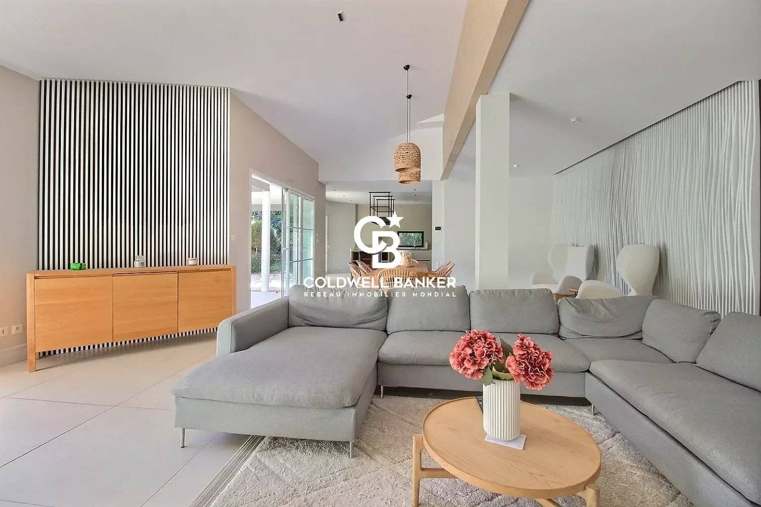 Maison à vendre proche Bordeaux, Eysines - contemporaine avec piscine et 5 suites