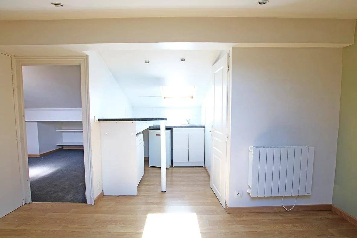Appartement dans un très bel immeuble en pierre, aménageable en bureau - Bordeaux