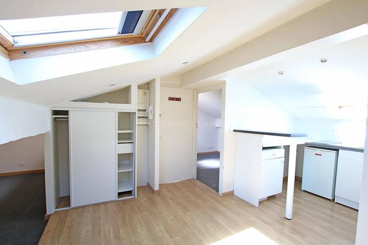 Appartement dans un très bel immeuble en pierre, aménageable en bureau - Bordeaux