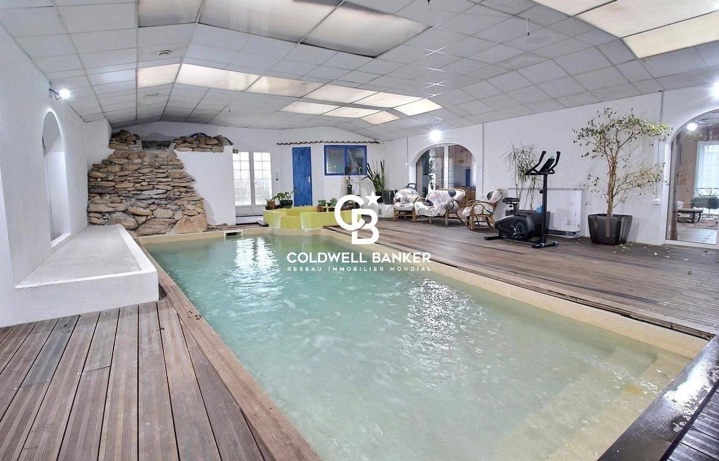 Villa d'exception à 5 minutes du lac avec piscine intérieure - Sanguinet 