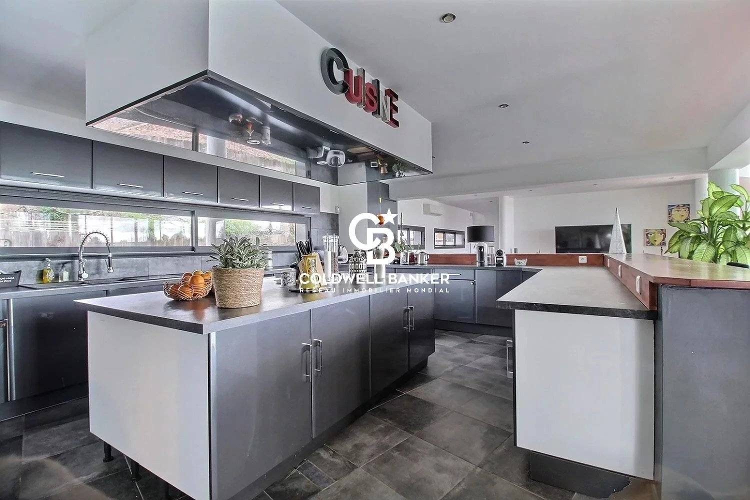 Spacieuse villa d'architecte aux belles prestations Proche Lacanau