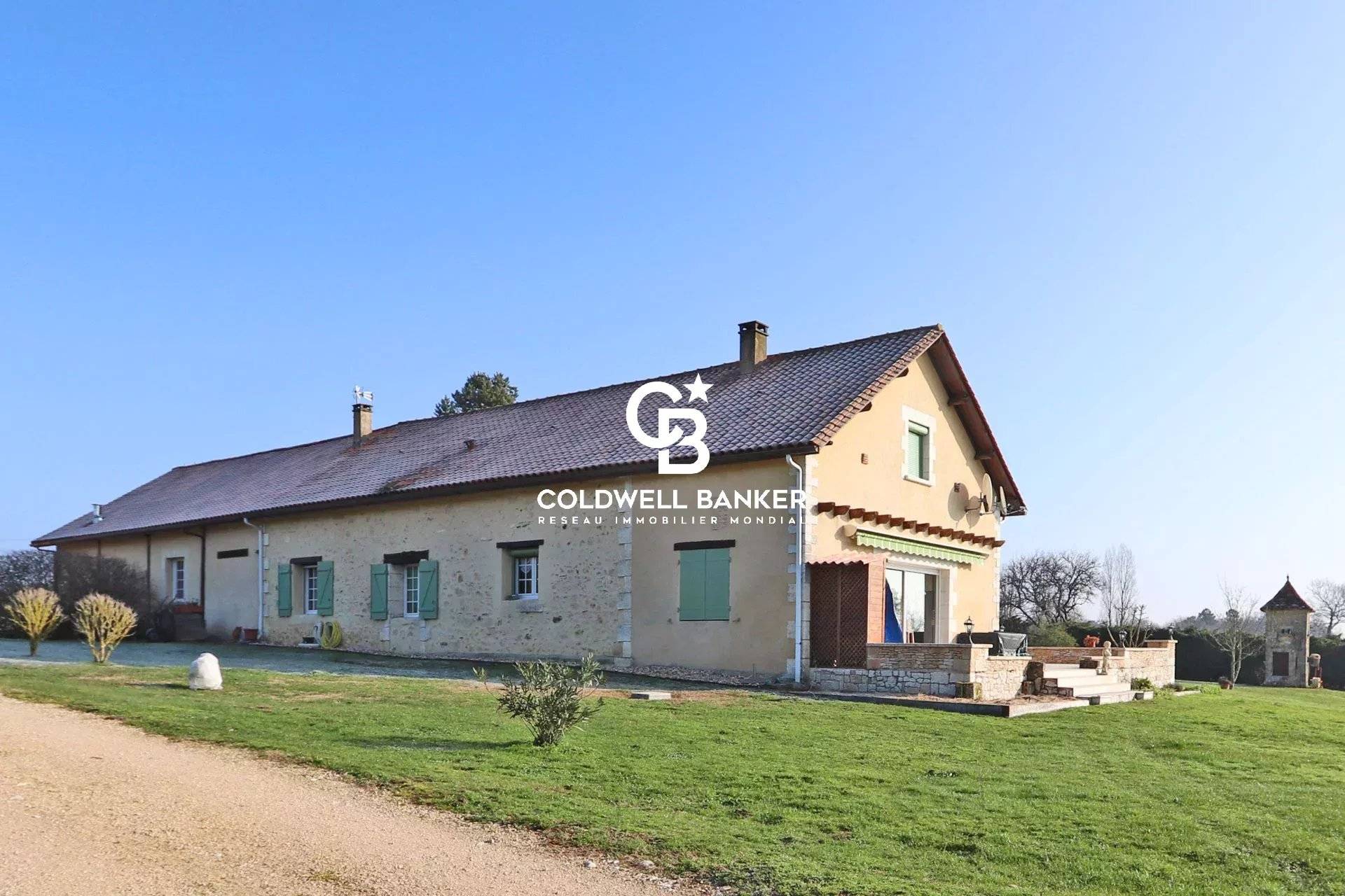 Maison de campagne à vendre en Dordogne - étang, 6,6 hectares, potentiiel locatif