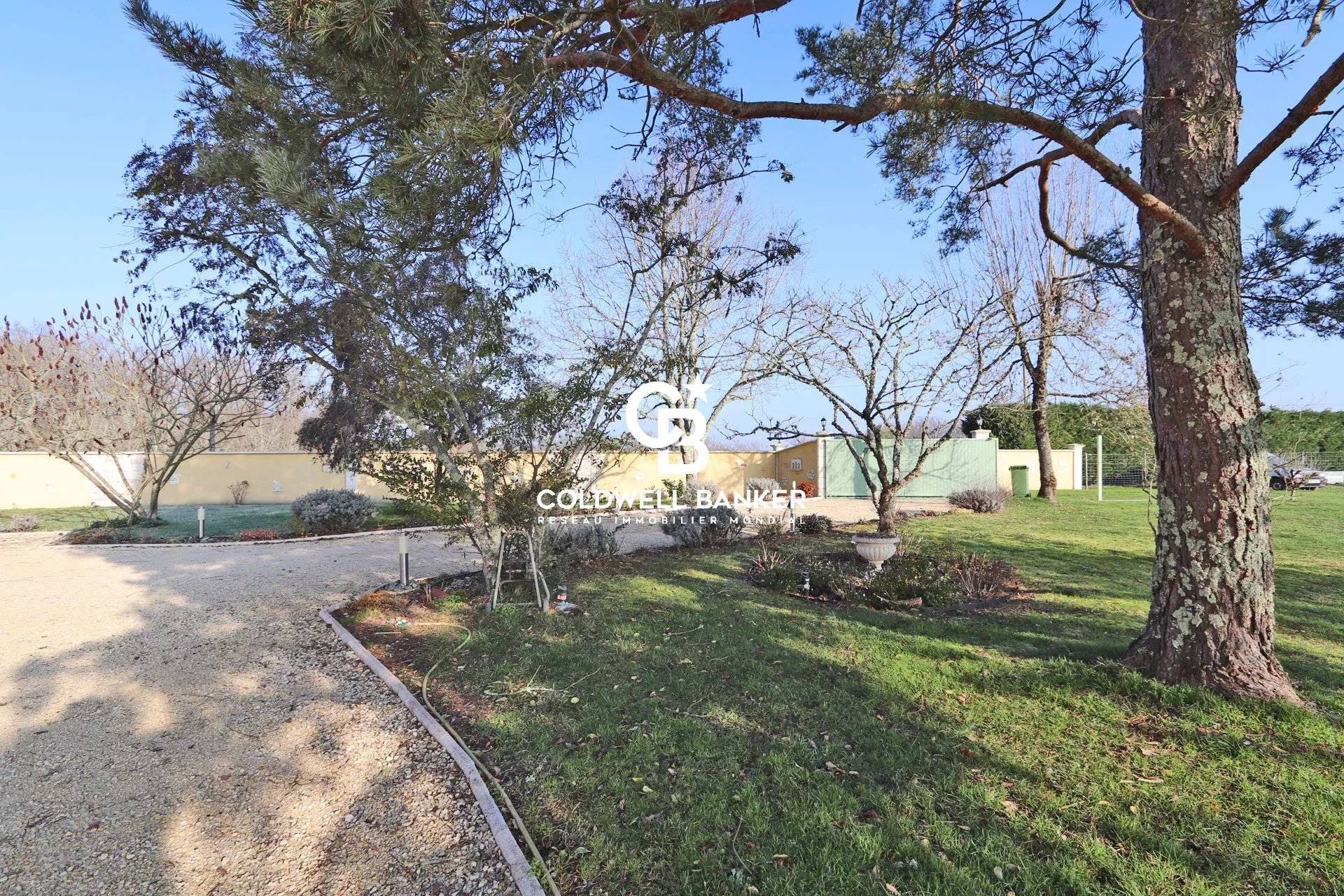 Maison de campagne à vendre en Dordogne - étang, 6,6 hectares, potentiiel locatif