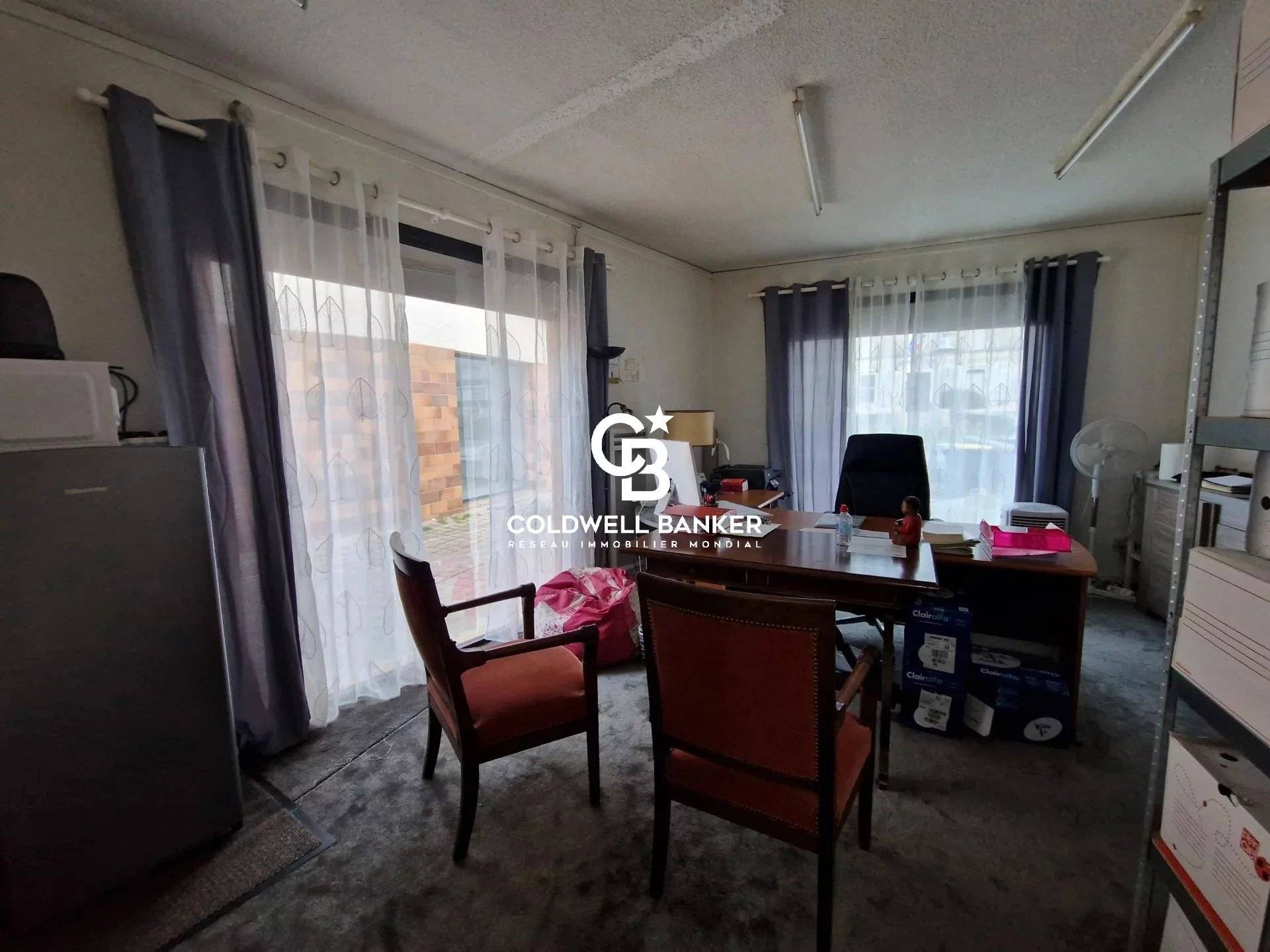 Ensemble immobilier avec locaux commerciaux et appartements - Lesparre Médoc Centre