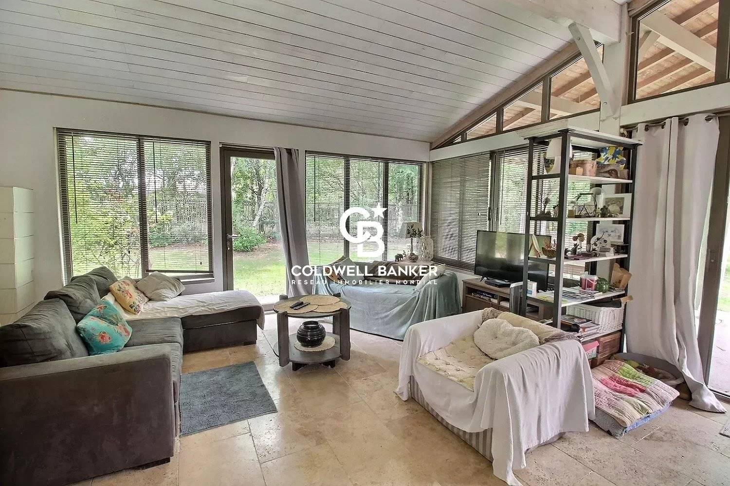 Maison de plain pied rénovée avec dépendance à vendre Lège-Cap-Ferret