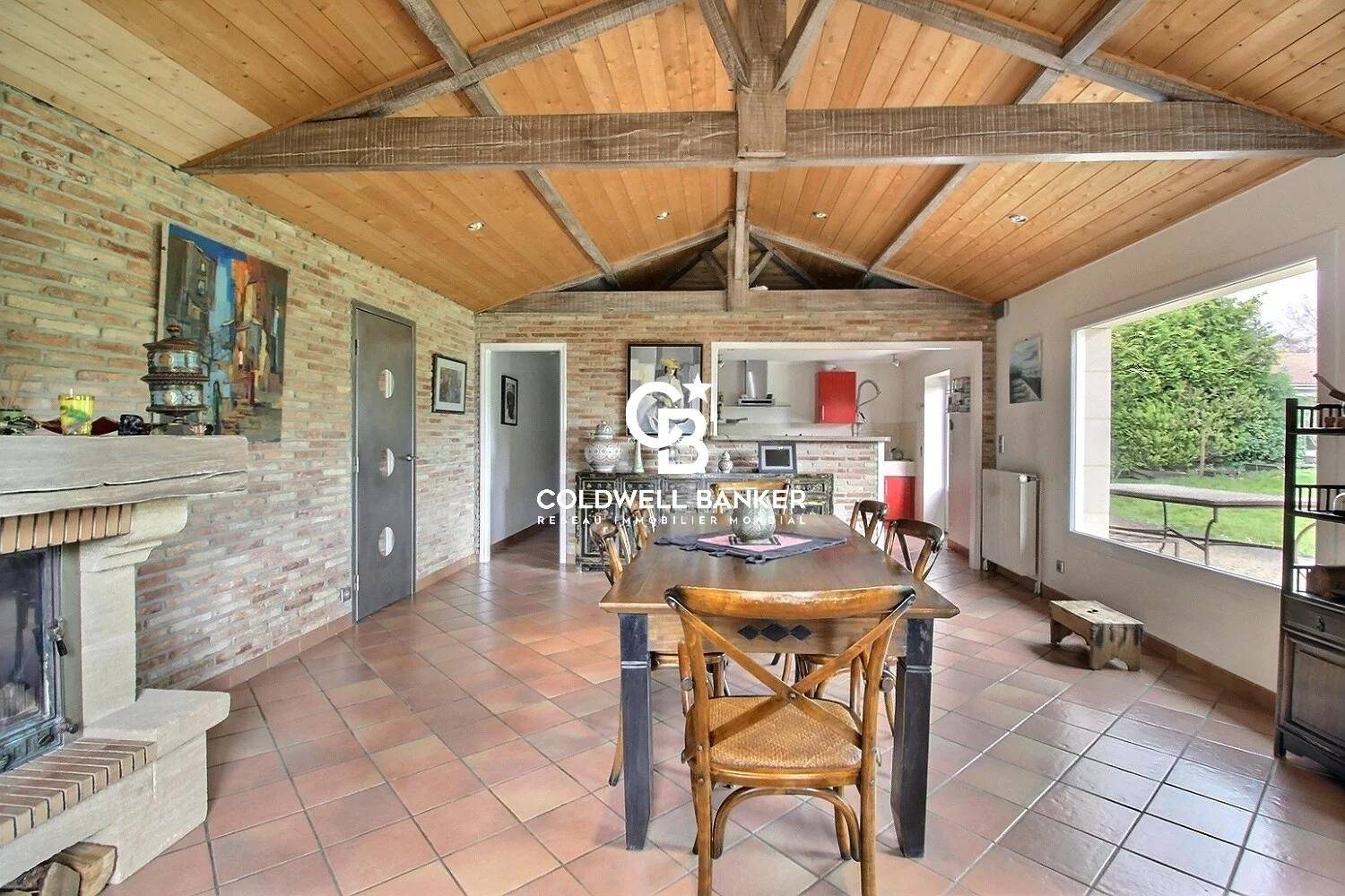 Belle bâtisse traditionnelle sur grand terrain à vendre Lanton Cassy