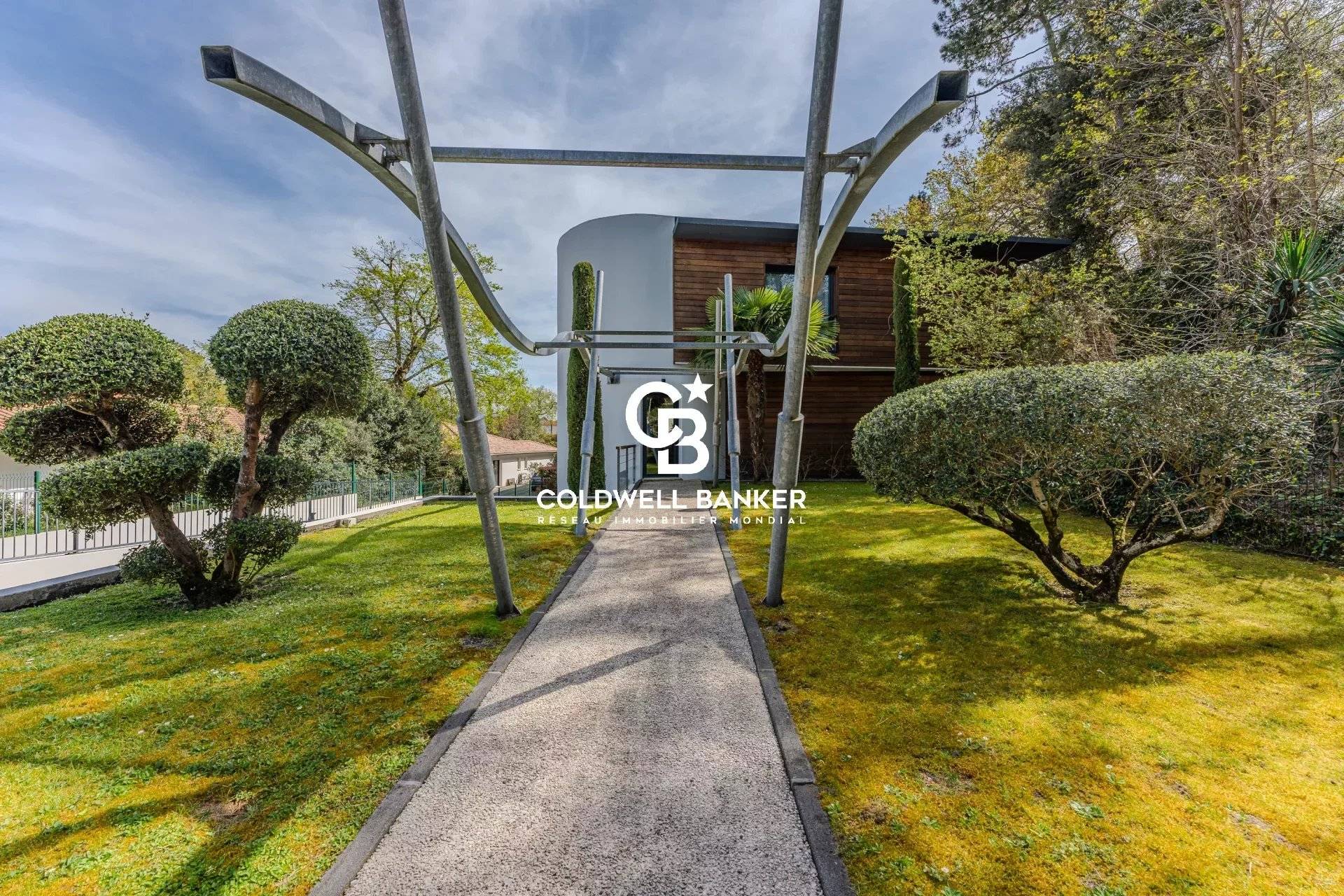 Propriété comprenant 2 villas à proximité de la plage Pereire à Arcachon