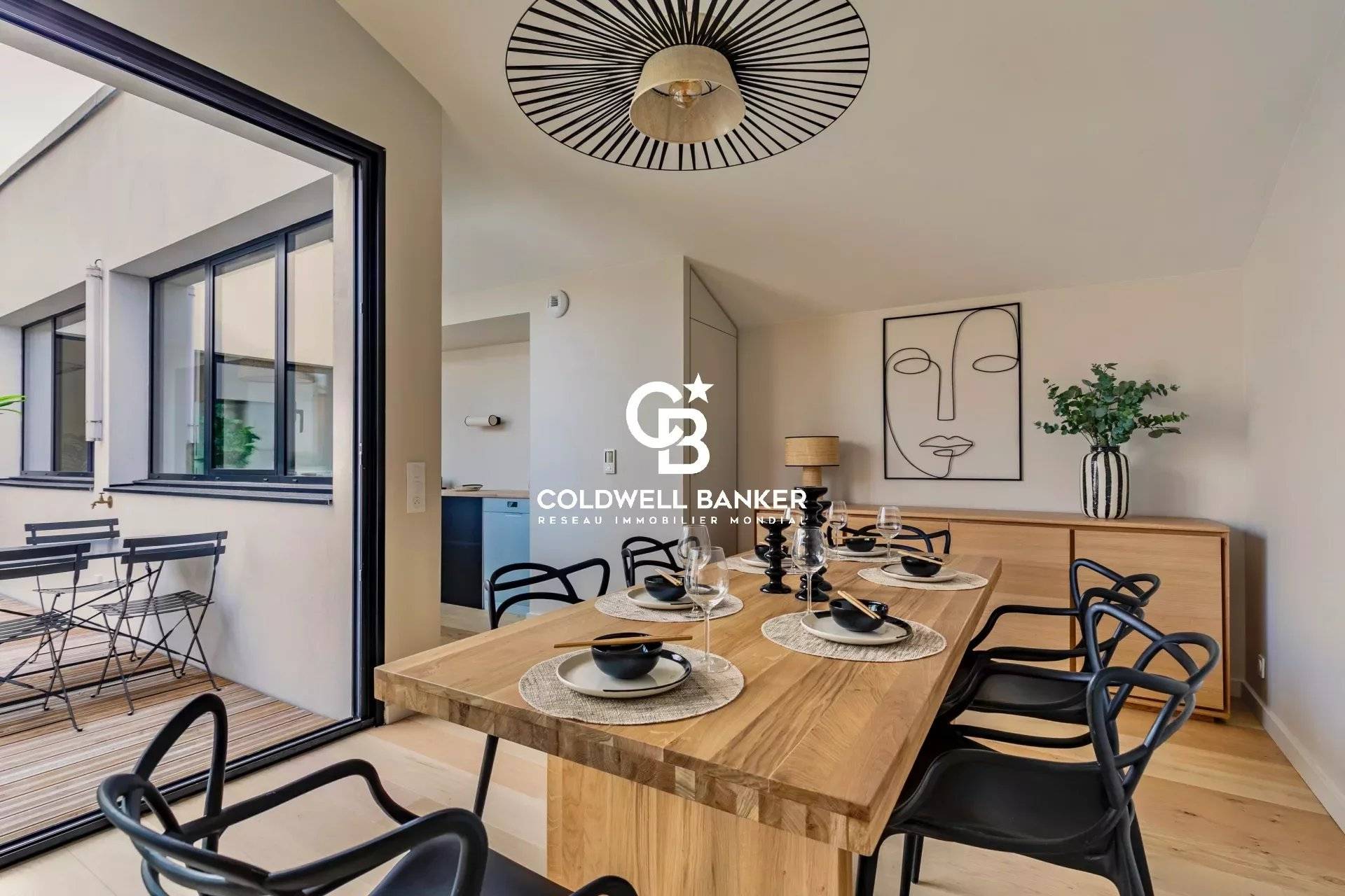 Maison de ville réhabilitée avec triple terrasse à vendre quartier des Chartrons Bordeaux