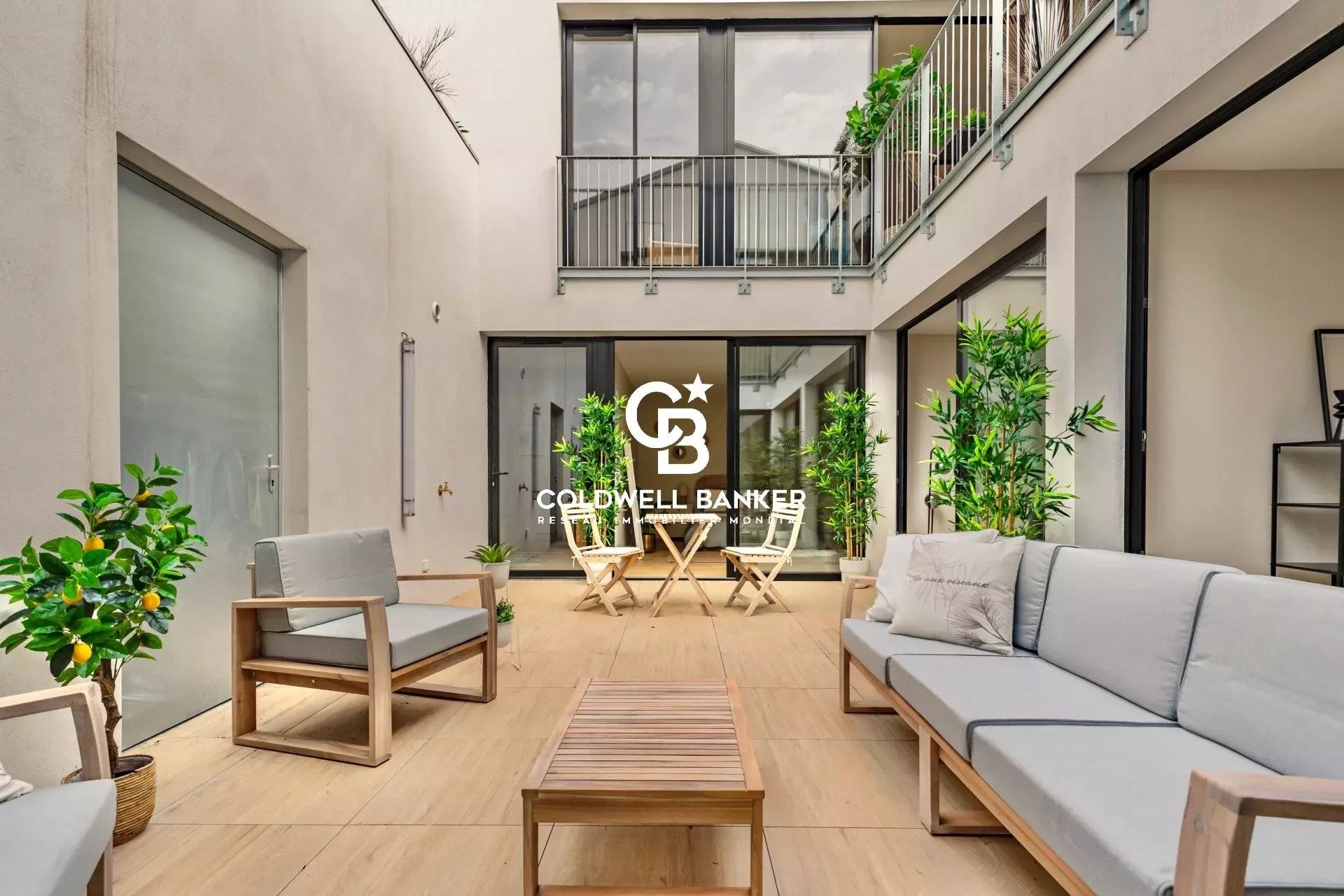 Maison de ville réhabilitée avec triple terrasse à vendre quartier des Chartrons Bordeaux