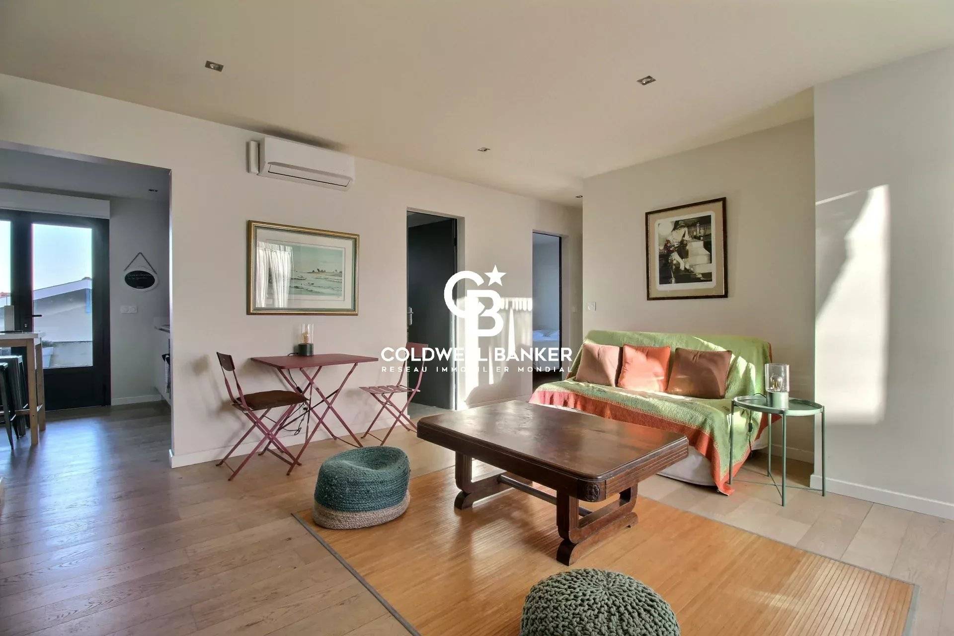 Appartement à vendre à Arcachon – T3 avec piscine privative, grande terrasse et vue port à Saint-Ferdinand