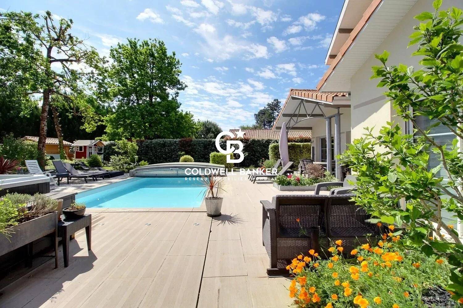 Spacieuse villa contemporaine avec piscine - Lège Bourg