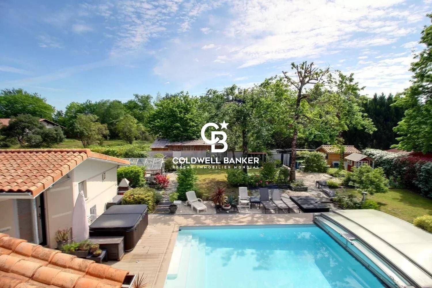 Spacieuse villa contemporaine avec piscine - Lège Bourg