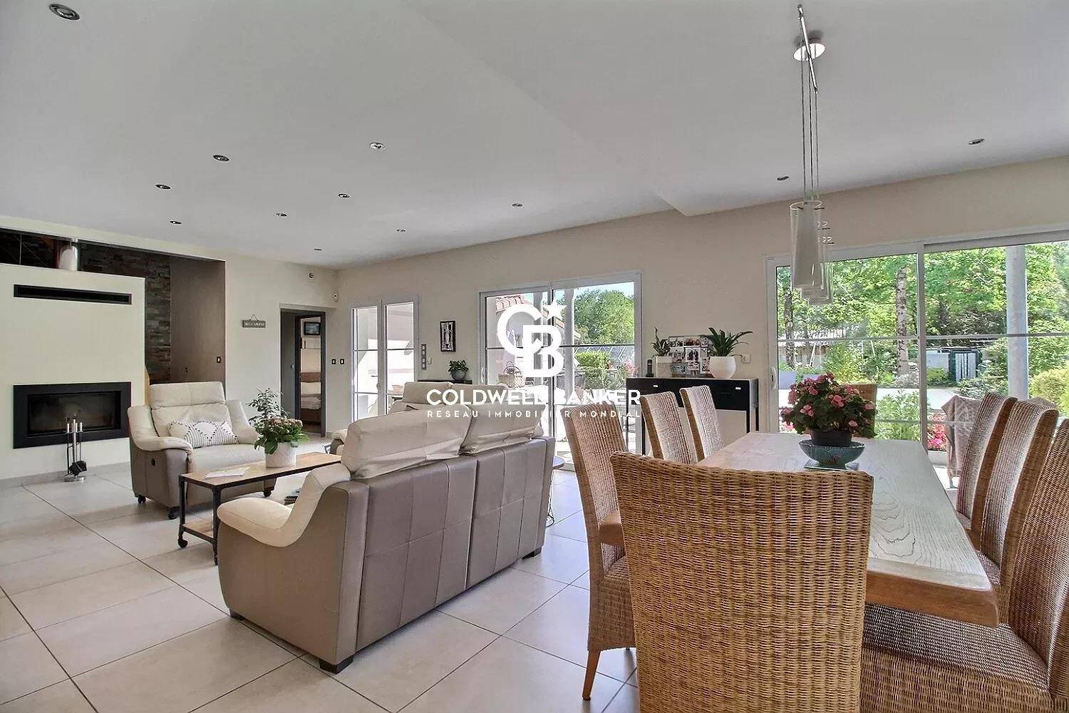 Spacieuse villa contemporaine avec piscine - Lège Bourg