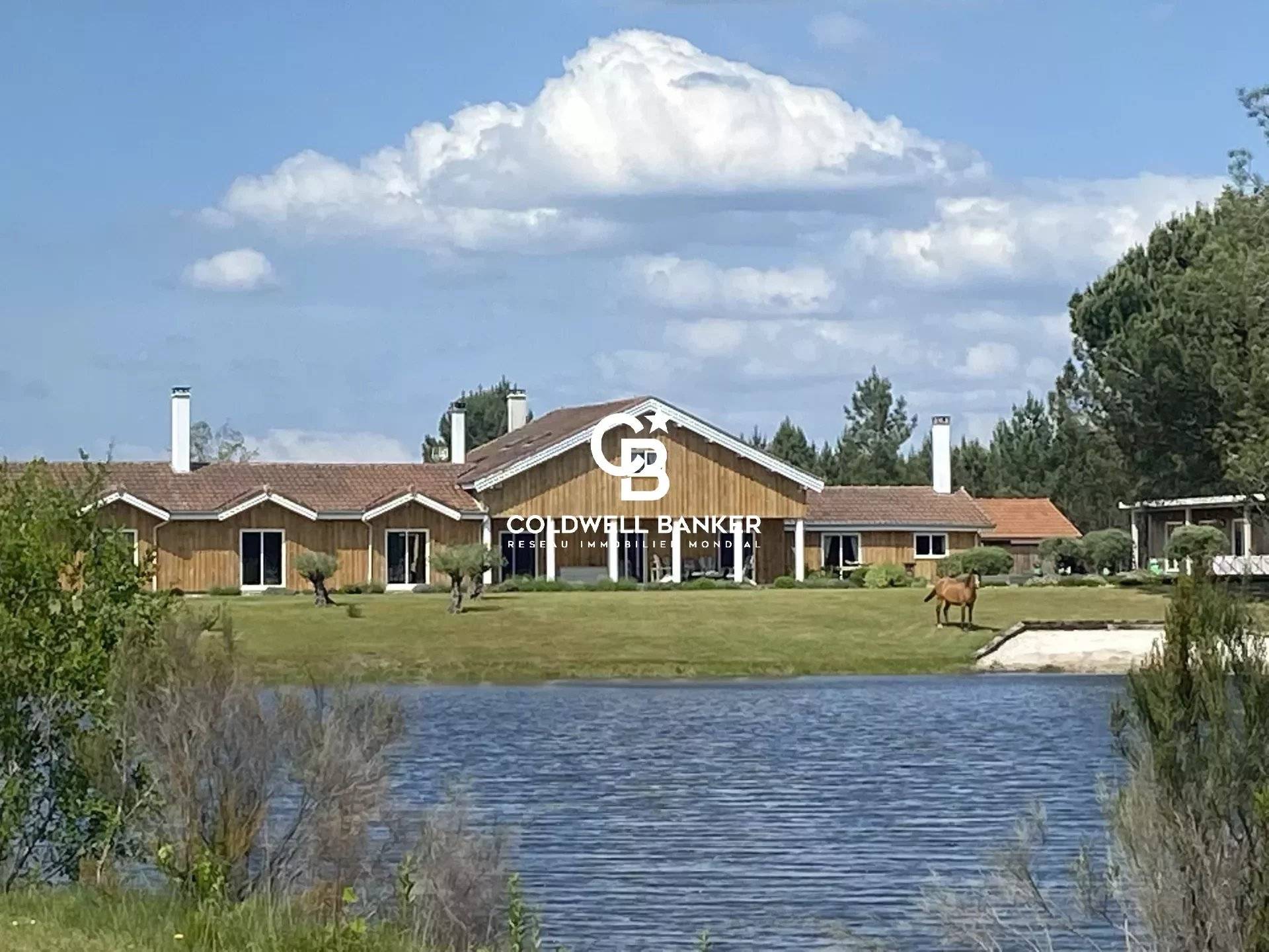 Propriété d'exception avec terrain de 54 hectares à Mios - Proche Bordeaux