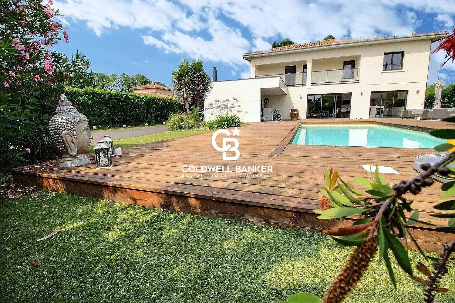 Maison avec dépendance et piscine à vendre à moins de 30 minutes de Bordeaux