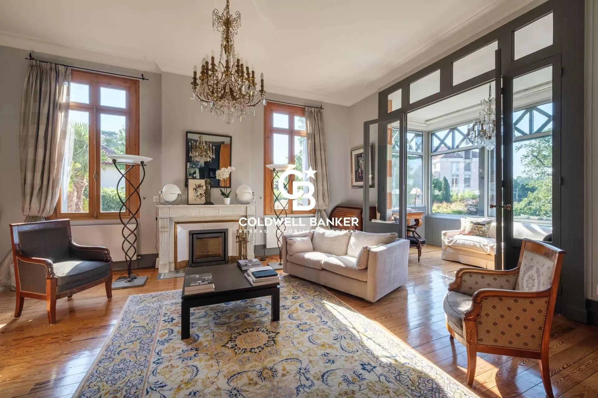 Exceptionnelle villa historique rénovée en ville d'Hiver : une demeure unique à Arcachon