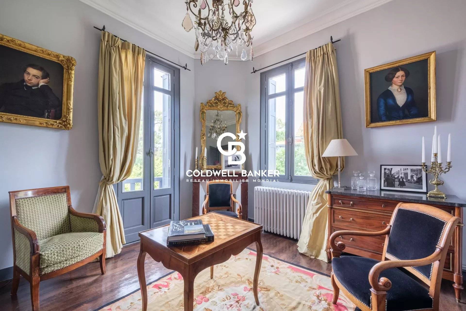 Exceptionnelle villa historique rénovée en ville d'Hiver : une demeure unique à Arcachon