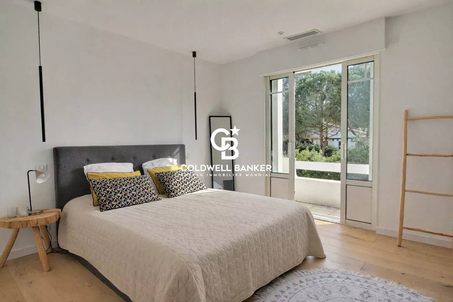 Maison à vendre à Arcachon Pereire – rénovée, 4 chambres, piscine et plage à pied